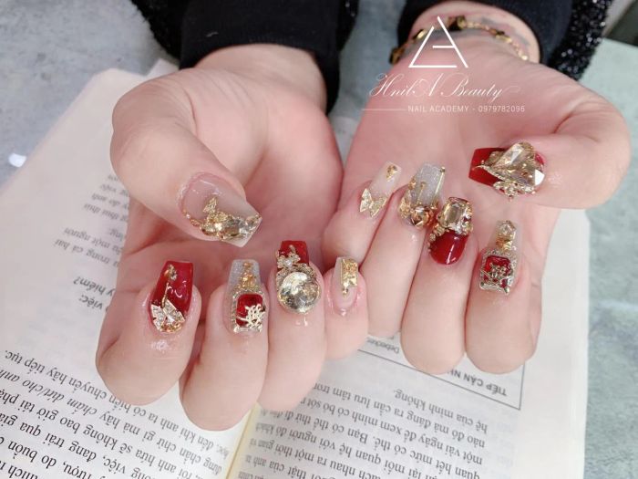 Học viên thực hành kỹ thuật nail cao cấp tại HNILA