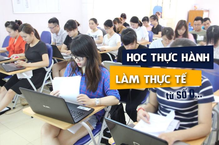 Hình ảnh thực tế lớp học tại Eximtrain (ảnh 2)