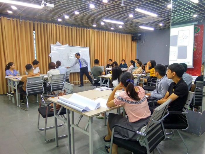 Hình ảnh ấn tượng: Học viên Masterskills tự tin thuyết trình trước đám đông
