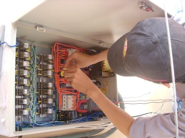 Hình ảnh thi công thực tế của Việt Hưng Elevator