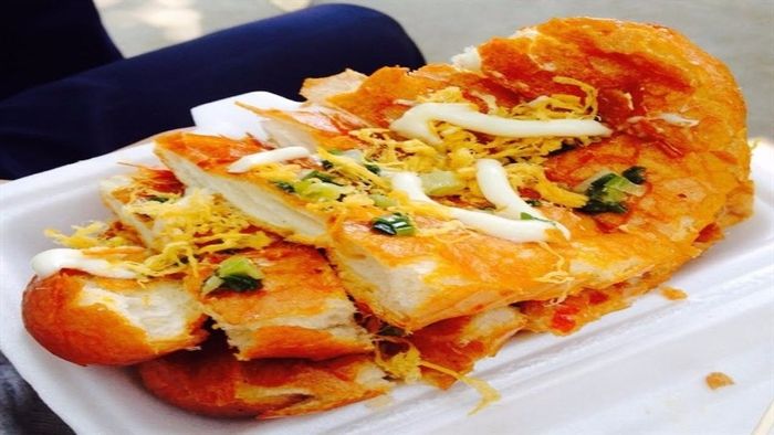 Hình ảnh: Bánh mì nướng muối ớt Ami vàng ươm, tỏa hương thơm ngào ngạt cùng lớp nhân đầy ắp hấp dẫn