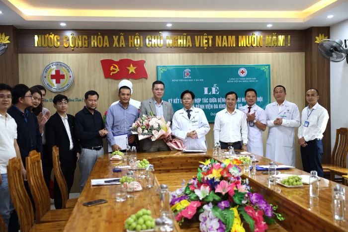Bệnh Viện Đại Học Y Hà Nội - Phòng mổ vô khuẩn đạt chuẩn JCI với hệ thống robot hỗ trợ