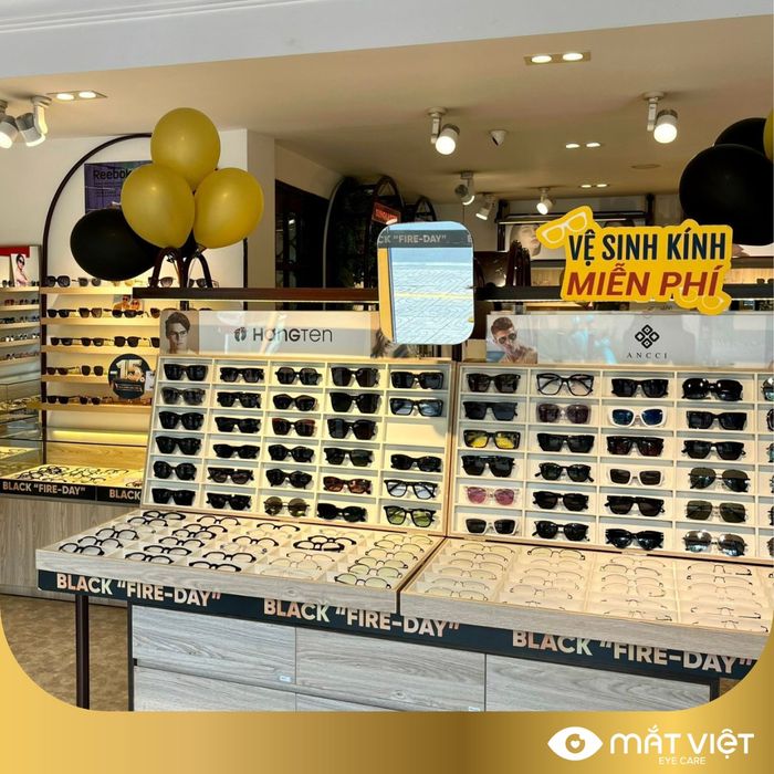 Bộ sưu tập kính cao cấp tại Mắt Việt