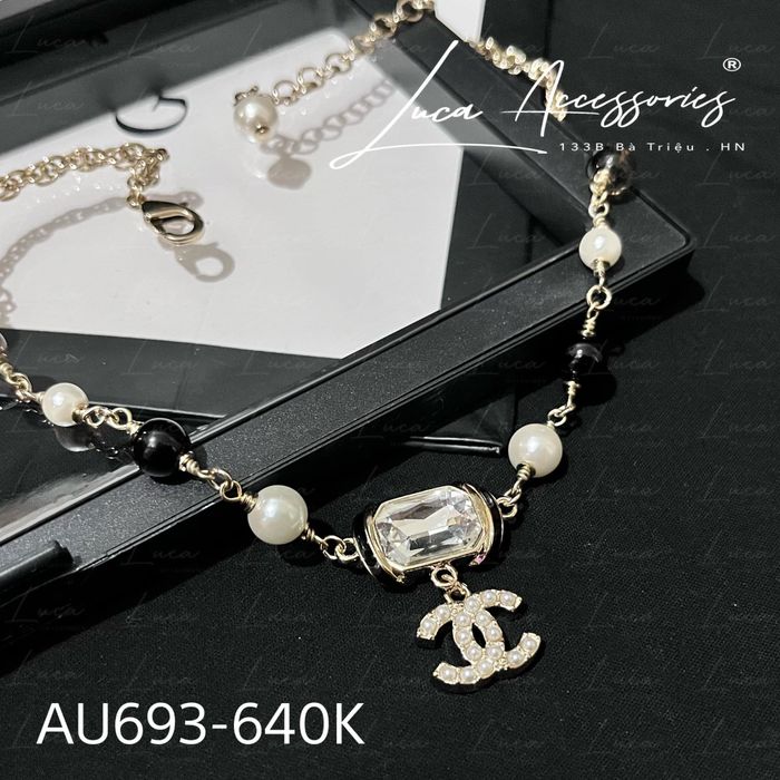 Không gian mua sắm sang trọng tại Luca Accessories