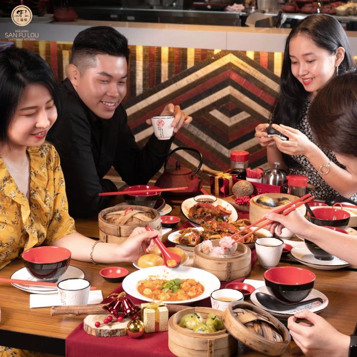 San Fu Lou Cantonese Kitchen – Hình ảnh không gian bếp mở đầy sống động - Ảnh 1
