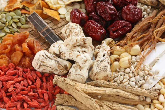 Thạc sĩ - Bác sĩ Trịnh Hoài Nam - Ảnh 3: Tỉ mỉ trong từng thang thuốc quý