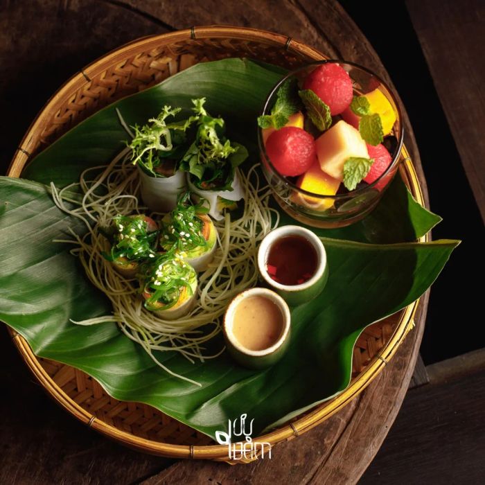 Góc ẩm thực tinh tế với ánh sáng tự nhiên tại Ưu Đàm Chay