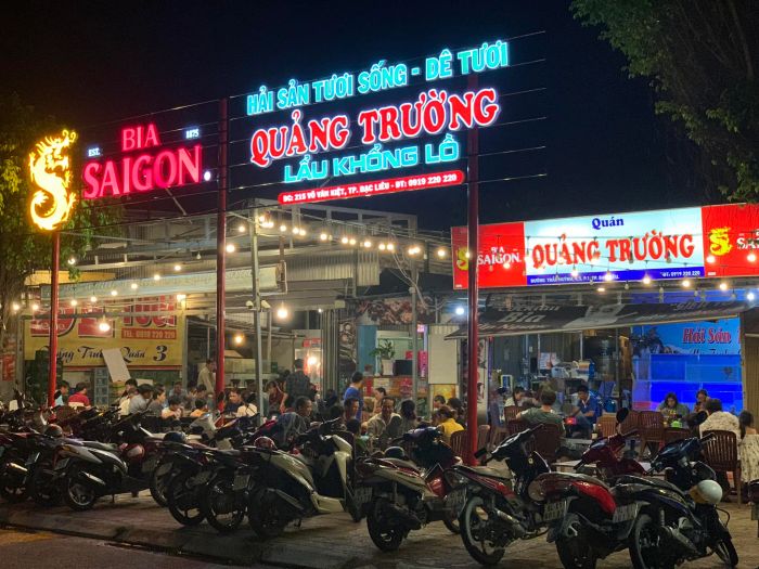 Bàn tiệc hải sản tươi sống tại Quảng Trường Quán