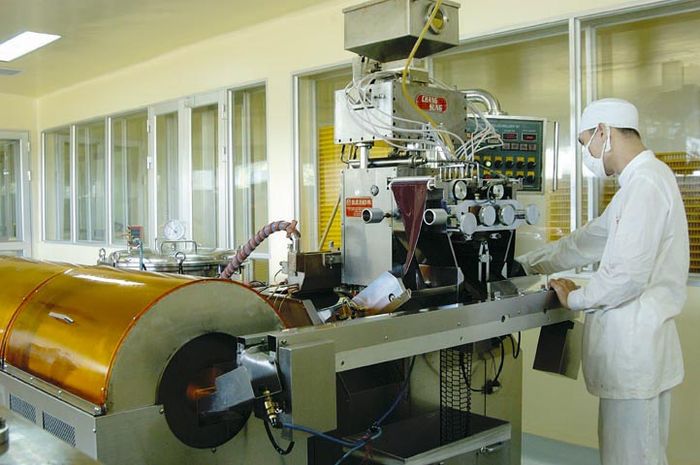 Hình ảnh dây chuyền sản xuất hiện đại tại Dược phẩm Hà Tây