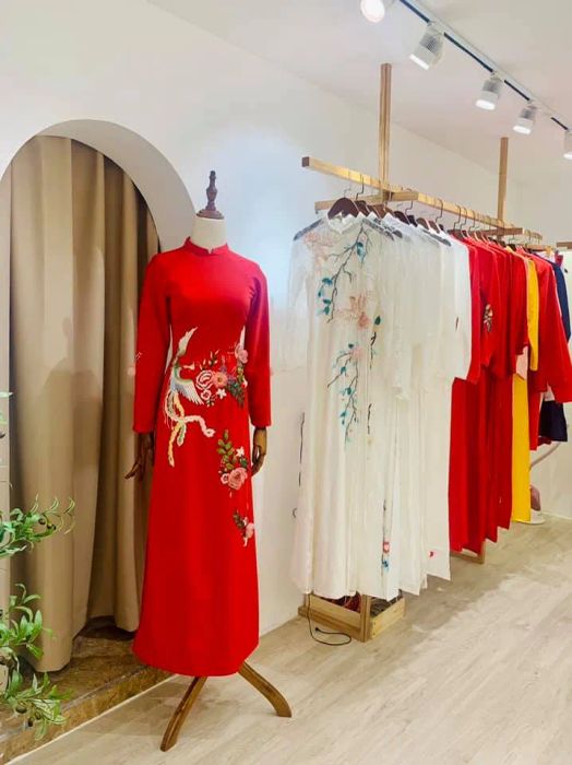 Bộ sưu tập áo dài thêu tay tinh xảo tại De lahuong