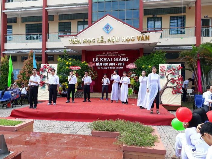 THPT Thực Hành Sư Phạm - Khuôn viên xanh giữa lòng đại học