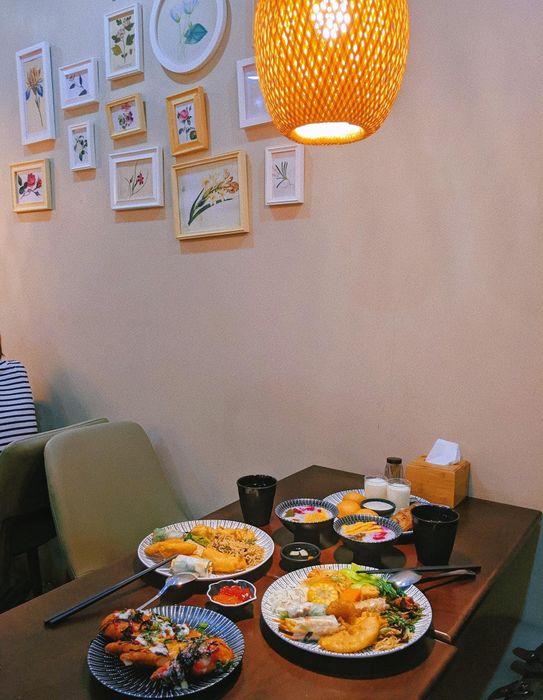 Không gian ấm cúng với những món chay đặc sắc tại D've Buffet Chay