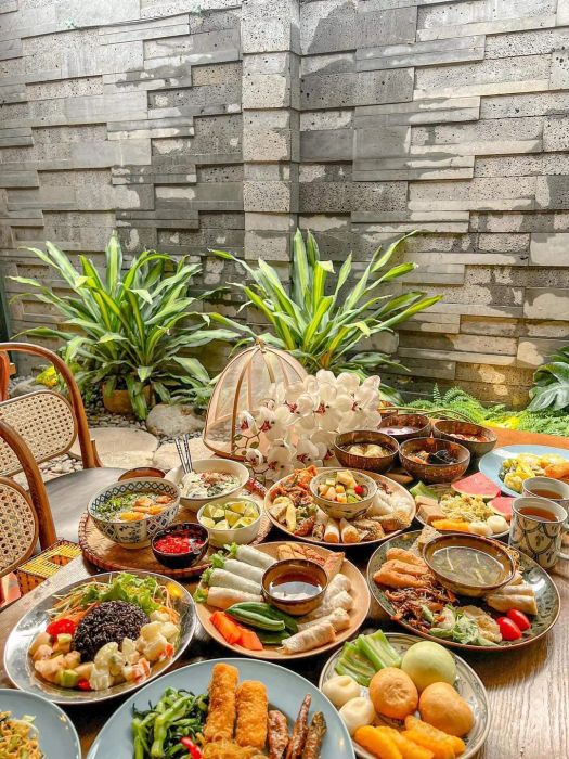 Không gian ấm cúng tại buffet chay Tâm Hoài An