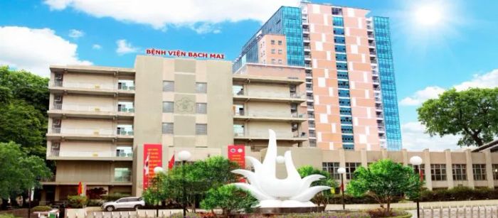 Bệnh Viện Bạch Mai - Khuôn viên xanh mát với kiến trúc Pháp cổ kính