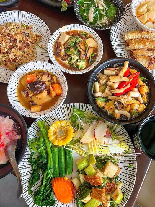 Góc ẩm thực thanh tịnh với bàn tiệc buffet đa dạng tại D've Buffet Chay