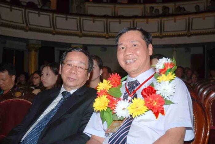 Ảnh chân dung đời thực: Lương y Nguyễn Hữu Toàn trong không gian làm việc - hình 2