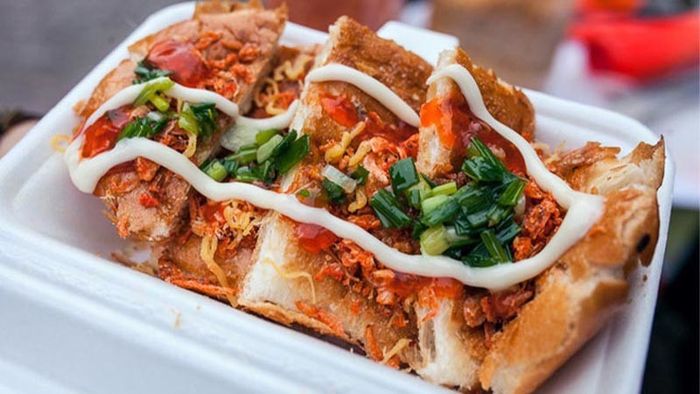 Bánh Mì Mờ Lem - Kiệt tác vàng ươm giữa lòng phố cổ