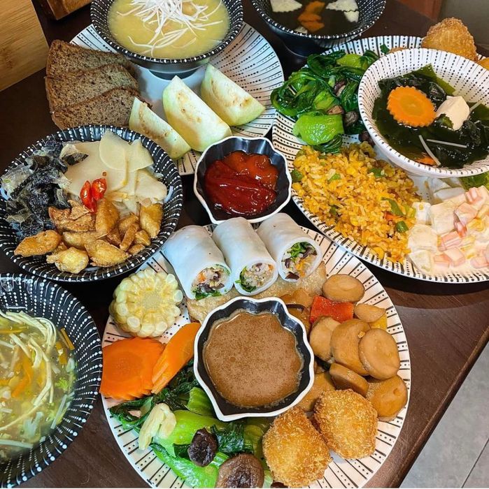 Quầy buffet phong phú tại D've Buffet Chay