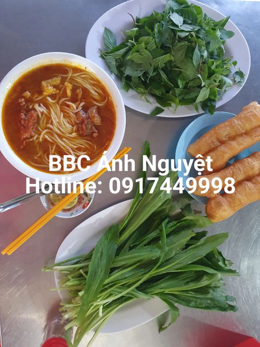 Tô bún bò cay thơm ngon đặc trưng tại Ánh Nguyệt