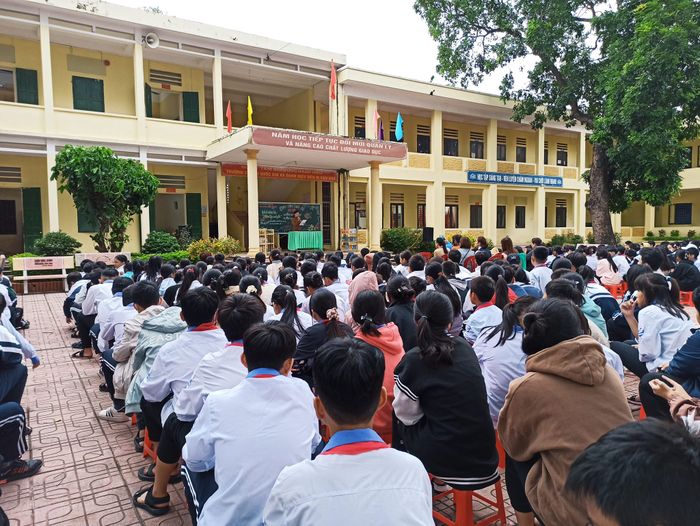 Khuôn viên xanh mát của Trường THCS Đại Xuyên