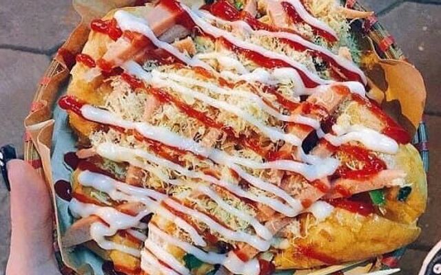 Bánh Mì Nướng Chú Tiểu - Tuyệt tác vàng ruộm giữa lòng Hà Nội