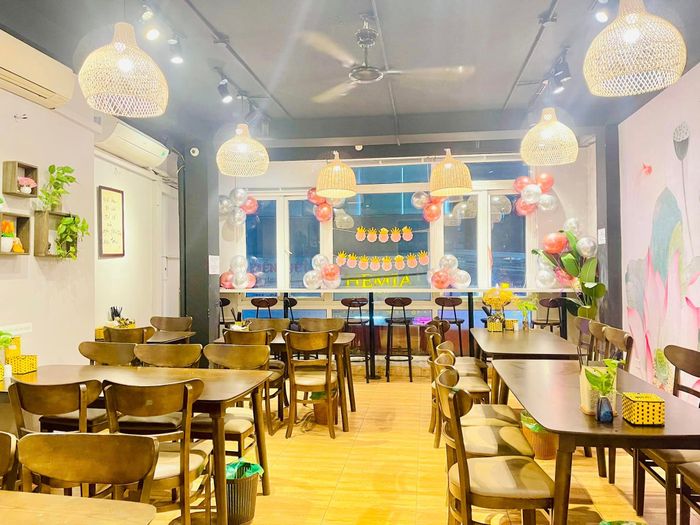 Không gian tinh tế với bàn tiệc buffet đa dạng tại Buffet Chay Hạnh Phúc