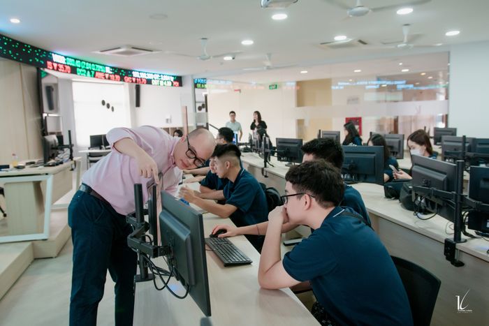 Hình ảnh đầu tiên về Đại học Thăng Long - Kiến trúc hiện đại giữa không gian xanh mát