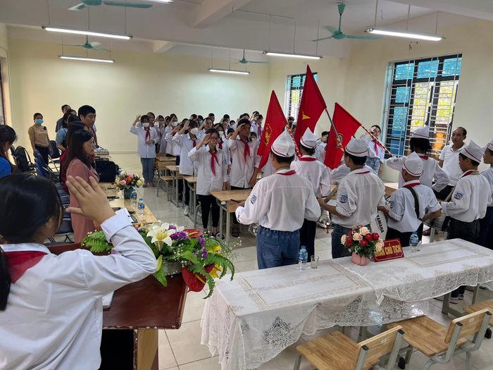 Khuôn viên xanh mát của Trường THCS Hoàng Long