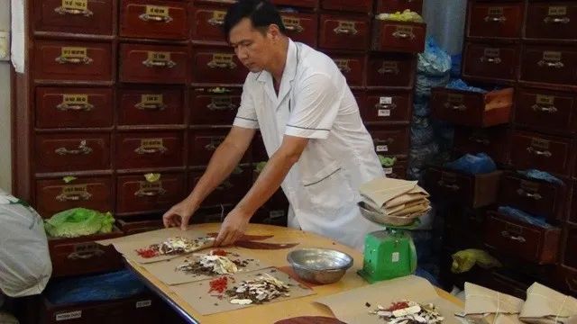 Chân dung Bác sĩ Trần Thịnh - Ảnh 1