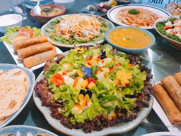 Không gian ấm cúng tại Norlha - Thiên đường ẩm thực chay