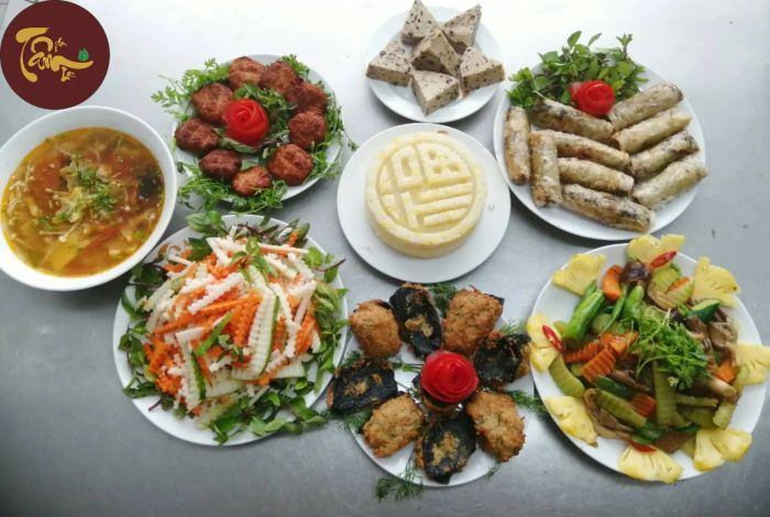 Không gian thanh tịnh tại nhà hàng chay Tâm An Lạc