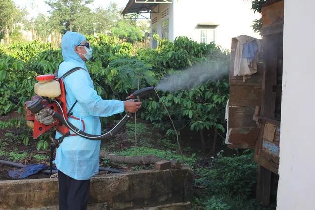 Hình ảnh quy trình phun thuốc diệt côn trùng đạt chuẩn của Ánh Dương Hà Nội