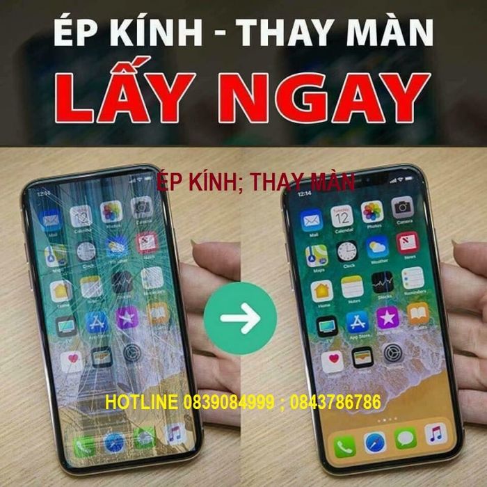 Đội ngũ kỹ thuật viên Toàn Cầu Mobile đang thực hiện thay thế linh kiện chính xác