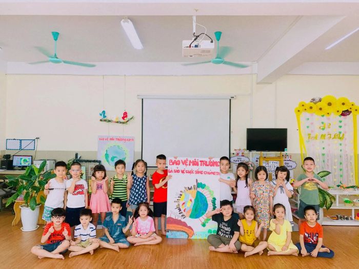 Trường Mầm non Chất lượng cao Đô thị Việt Hưng ảnh 1: Hình ảnh ấn tượng về ngôi trường với kiến trúc hiện đại, không gian xanh mát và khu vui chơi sáng tạo dành cho trẻ nhỏ.