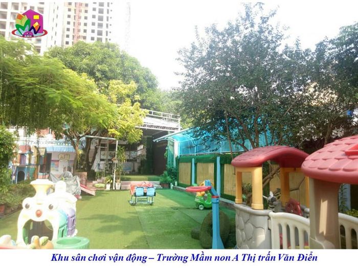 Khoảnh khắc đáng nhớ tại Trường mầm non A Thị trấn Văn Điển - Các bé hào hứng tham gia hoạt động ngoài trời trong khuôn viên trường rộng rãi