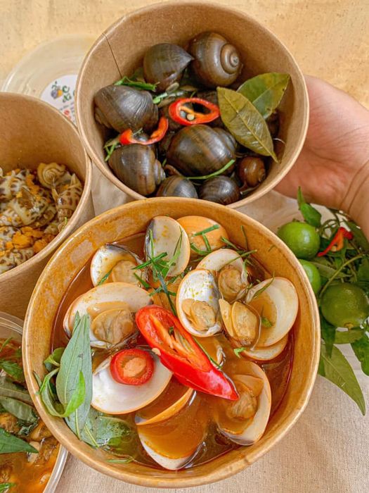 Bộ sưu tập ốc đa dạng - Tinh hoa ẩm thực Sài Gòn giữa lòng Hà Nội