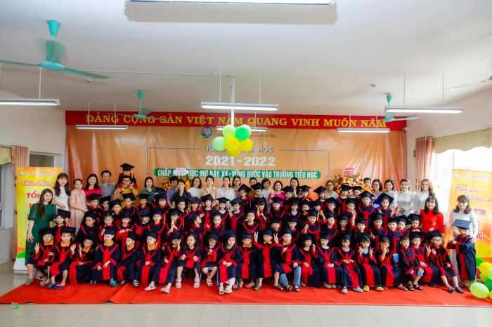 Trường Mầm non Đô thị Sài Đồng ảnh 2: Những khoảnh khắc sinh động ghi lại hoạt động học tập và vui chơi đầy hứng khởi của trẻ trong môi trường giáo dục chuẩn quốc gia.