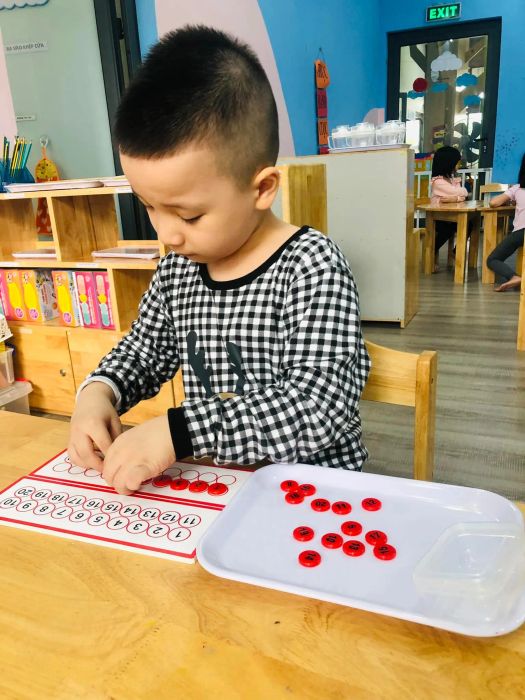 HomeLand Preschool - Không gian học tập đầy màu sắc, nơi mỗi bức ảnh đều kể câu chuyện về hành trình khôn lớn đầy niềm vui của các bé.