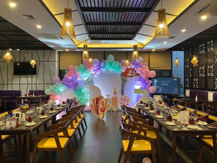 Không gian ấm cúng tại Madam Sen Restaurant
