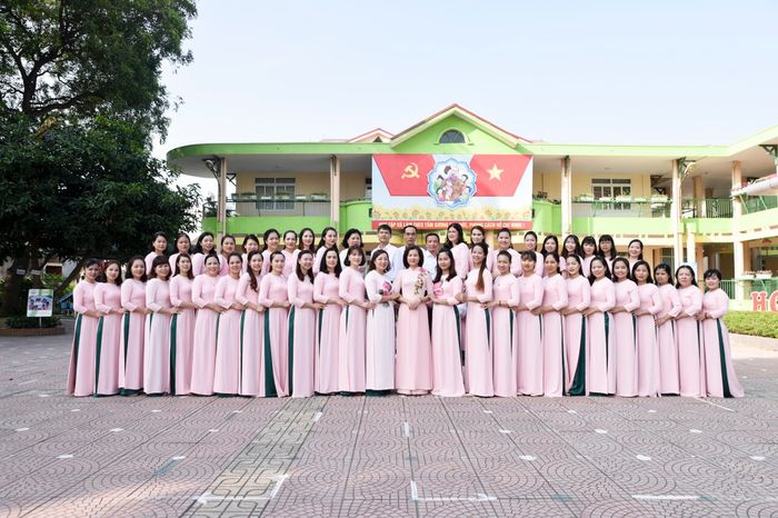 Hình ảnh 1: Trường Mầm non Hoa Sen - Ngôi trường xanh với khuôn viên rộng hơn 6.000m², nơi mỗi góc sân đều là không gian học tập lý tưởng cho trẻ khám phá thế giới
