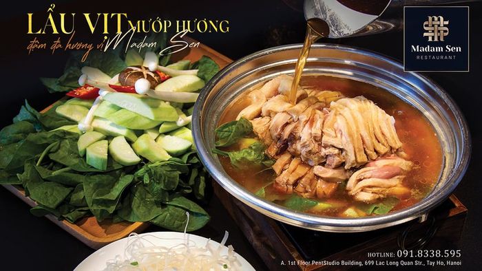 Không gian sang trọng và món lẩu vịt đặc biệt tại Madam Sen