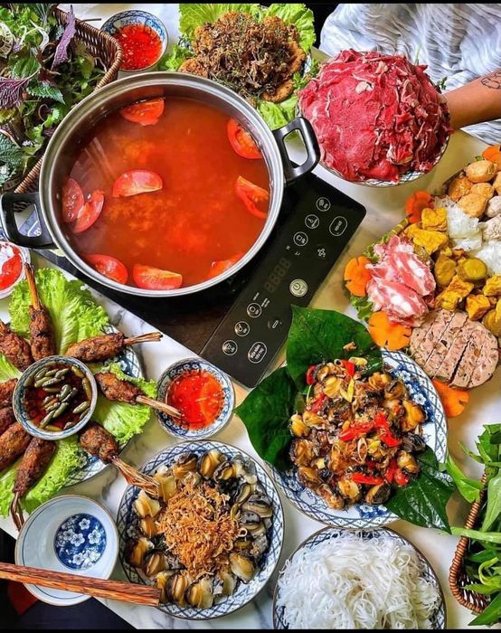 Hình ảnh nồi lẩu ốc thơm ngon chuẩn vị gia truyền tại Bà Lương