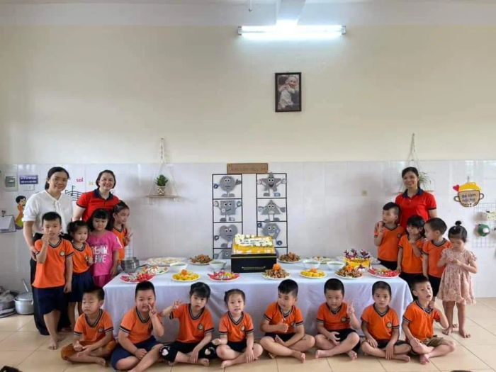 Ảnh 1: Góc sân trường rợp bóng cây xanh tại Trường Mầm non Trung Hưng