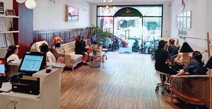Không gian hiện đại và sang trọng tại Junhee Beauty Center