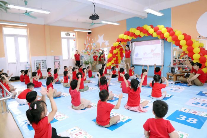 Hình ảnh thứ hai về Trường Mầm non Hoa Mai - góc vui chơi sáng tạo đầy màu sắc