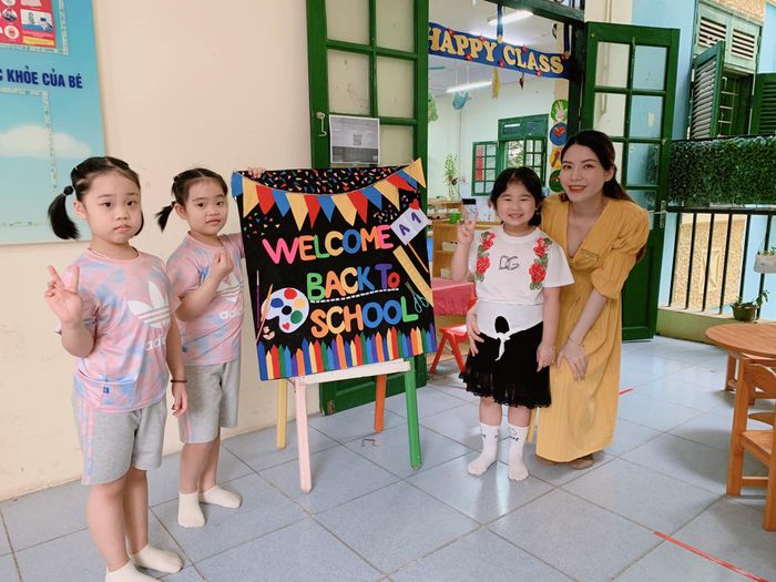 Hình ảnh sinh động về các hoạt động ngoại khóa và sự kiện tại Trường mầm non Tuổi Hoa