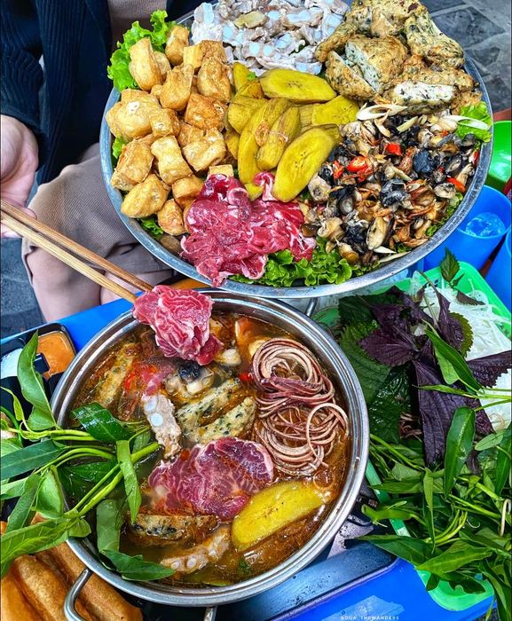Hình ảnh nồi lẩu ốc thơm ngon đầy đặn tại Lẩu Ốc Sơn Tây