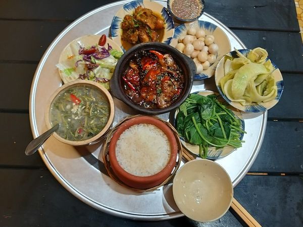 Gà Nướng Tửu Lầu – Hình ảnh thứ hai về món gà nóng hổi hấp dẫn
