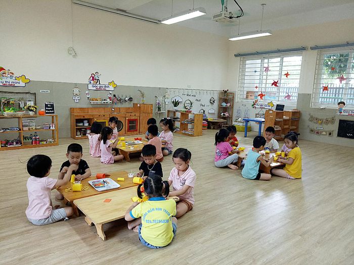 Khuôn viên xanh mát với khu vui chơi sáng tạo tại Trường Mầm Non Thạch Bàn