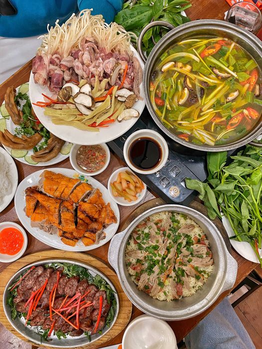 Không gian ấm cúng với nồi lẩu vịt thơm ngon tại Vịt 29